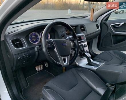 Белый Вольво B60, объемом двигателя 1.98 л и пробегом 183 тыс. км за 12900 $, фото 20 на Automoto.ua