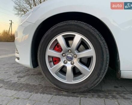 Белый Вольво B60, объемом двигателя 1.98 л и пробегом 183 тыс. км за 12900 $, фото 15 на Automoto.ua