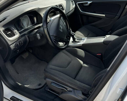 Белый Вольво B60, объемом двигателя 1.56 л и пробегом 306 тыс. км за 10413 $, фото 6 на Automoto.ua