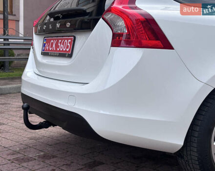 Белый Вольво B60, объемом двигателя 1.6 л и пробегом 242 тыс. км за 10850 $, фото 69 на Automoto.ua