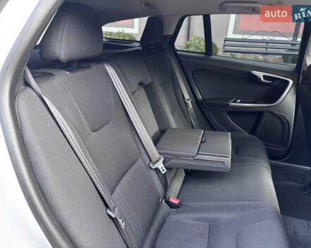 Белый Вольво B60, объемом двигателя 1.6 л и пробегом 242 тыс. км за 10850 $, фото 104 на Automoto.ua