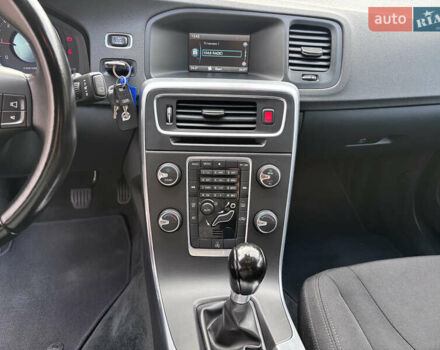 Белый Вольво B60, объемом двигателя 1.6 л и пробегом 242 тыс. км за 10850 $, фото 137 на Automoto.ua