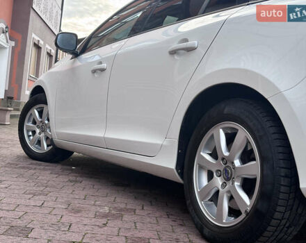 Белый Вольво B60, объемом двигателя 1.6 л и пробегом 242 тыс. км за 10850 $, фото 58 на Automoto.ua