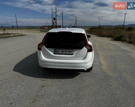 Белый Вольво B60, объемом двигателя 1.56 л и пробегом 306 тыс. км за 10413 $, фото 12 на Automoto.ua