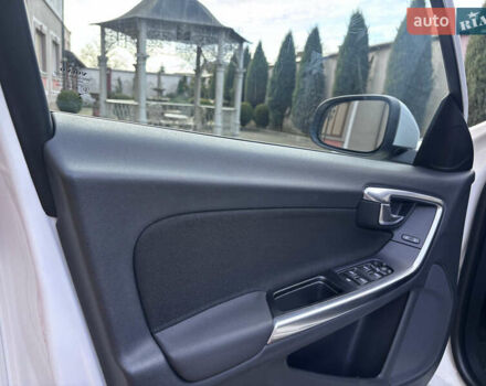 Белый Вольво B60, объемом двигателя 1.6 л и пробегом 242 тыс. км за 10850 $, фото 86 на Automoto.ua