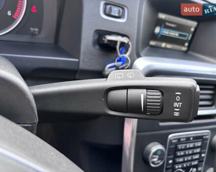 Белый Вольво B60, объемом двигателя 1.6 л и пробегом 242 тыс. км за 10850 $, фото 135 на Automoto.ua