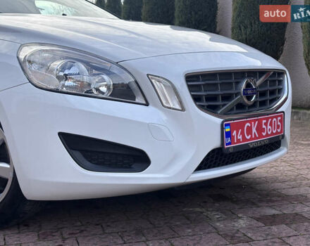 Белый Вольво B60, объемом двигателя 1.6 л и пробегом 242 тыс. км за 10850 $, фото 14 на Automoto.ua