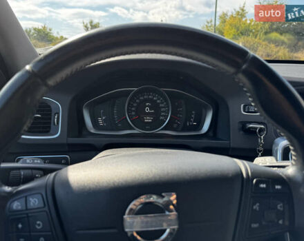 Белый Вольво B60, объемом двигателя 1.56 л и пробегом 306 тыс. км за 10413 $, фото 2 на Automoto.ua