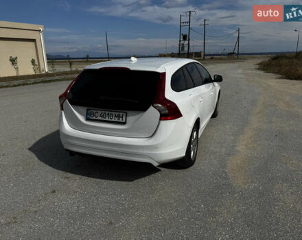 Белый Вольво B60, объемом двигателя 1.56 л и пробегом 306 тыс. км за 10413 $, фото 11 на Automoto.ua