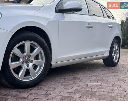 Белый Вольво B60, объемом двигателя 1.6 л и пробегом 242 тыс. км за 10850 $, фото 37 на Automoto.ua