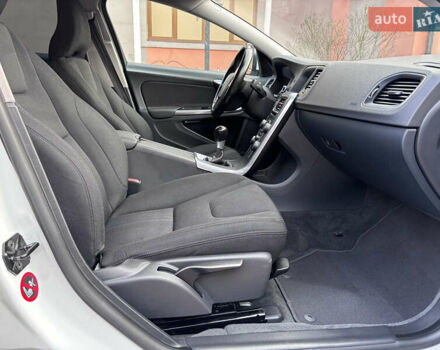 Белый Вольво B60, объемом двигателя 1.6 л и пробегом 242 тыс. км за 10850 $, фото 116 на Automoto.ua