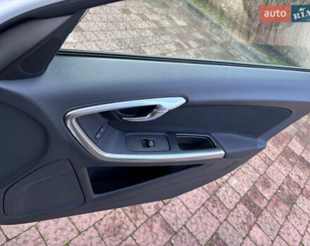 Белый Вольво B60, объемом двигателя 1.6 л и пробегом 242 тыс. км за 10850 $, фото 122 на Automoto.ua