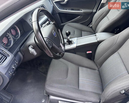 Белый Вольво B60, объемом двигателя 1.6 л и пробегом 242 тыс. км за 10850 $, фото 81 на Automoto.ua