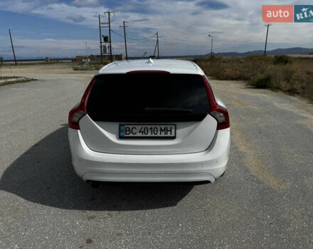 Белый Вольво B60, объемом двигателя 1.56 л и пробегом 306 тыс. км за 10413 $, фото 13 на Automoto.ua