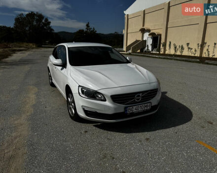 Белый Вольво B60, объемом двигателя 1.56 л и пробегом 306 тыс. км за 10413 $, фото 18 на Automoto.ua