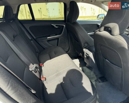 Белый Вольво B60, объемом двигателя 1.56 л и пробегом 306 тыс. км за 10413 $, фото 4 на Automoto.ua