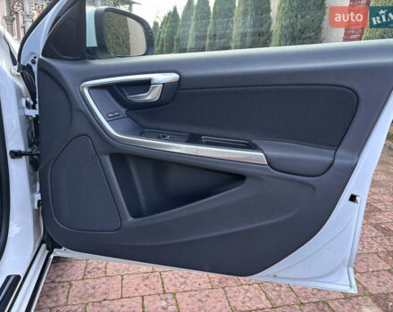 Белый Вольво B60, объемом двигателя 1.6 л и пробегом 242 тыс. км за 10850 $, фото 119 на Automoto.ua