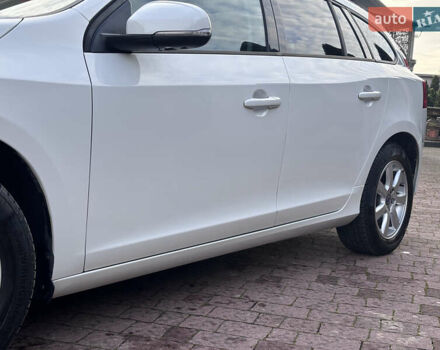 Белый Вольво B60, объемом двигателя 1.6 л и пробегом 242 тыс. км за 10850 $, фото 39 на Automoto.ua