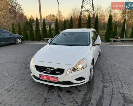 Белый Вольво B60, объемом двигателя 1.98 л и пробегом 183 тыс. км за 12900 $, фото 4 на Automoto.ua