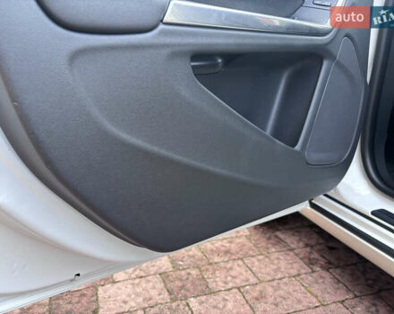 Белый Вольво B60, объемом двигателя 1.6 л и пробегом 242 тыс. км за 10850 $, фото 85 на Automoto.ua