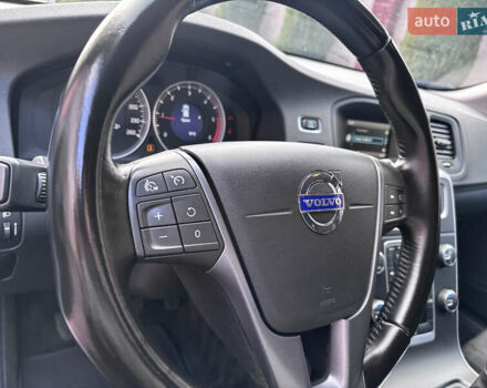 Белый Вольво B60, объемом двигателя 1.6 л и пробегом 242 тыс. км за 10850 $, фото 134 на Automoto.ua