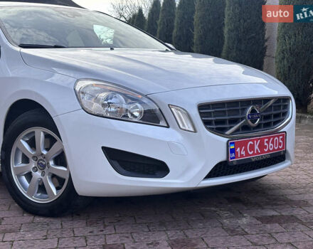 Белый Вольво B60, объемом двигателя 1.6 л и пробегом 242 тыс. км за 10850 $, фото 13 на Automoto.ua