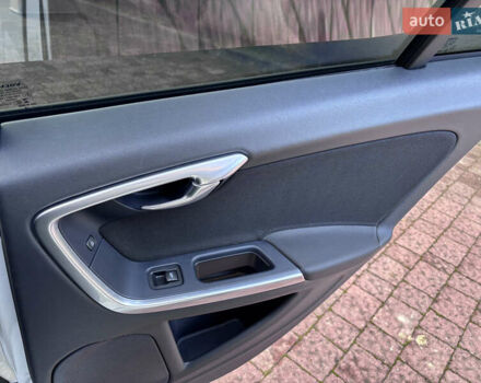 Белый Вольво B60, объемом двигателя 1.6 л и пробегом 242 тыс. км за 10850 $, фото 110 на Automoto.ua