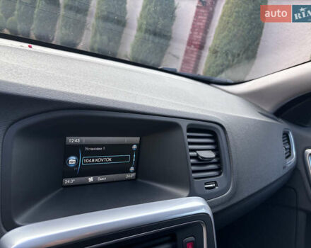 Белый Вольво B60, объемом двигателя 1.6 л и пробегом 242 тыс. км за 10850 $, фото 143 на Automoto.ua