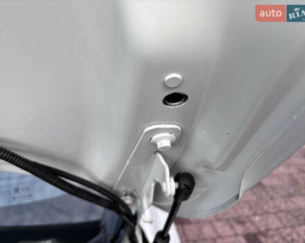 Белый Вольво B60, объемом двигателя 1.6 л и пробегом 242 тыс. км за 10850 $, фото 160 на Automoto.ua