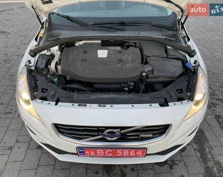 Белый Вольво B60, объемом двигателя 1.98 л и пробегом 183 тыс. км за 12900 $, фото 32 на Automoto.ua