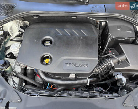 Белый Вольво B60, объемом двигателя 1.6 л и пробегом 242 тыс. км за 10850 $, фото 156 на Automoto.ua