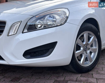 Белый Вольво B60, объемом двигателя 1.6 л и пробегом 242 тыс. км за 10850 $, фото 35 на Automoto.ua