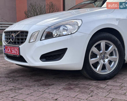 Белый Вольво B60, объемом двигателя 1.6 л и пробегом 242 тыс. км за 10850 $, фото 32 на Automoto.ua