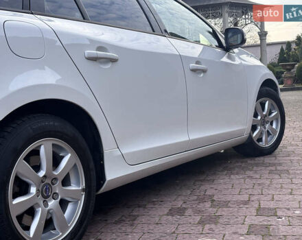 Белый Вольво B60, объемом двигателя 1.6 л и пробегом 242 тыс. км за 10850 $, фото 74 на Automoto.ua