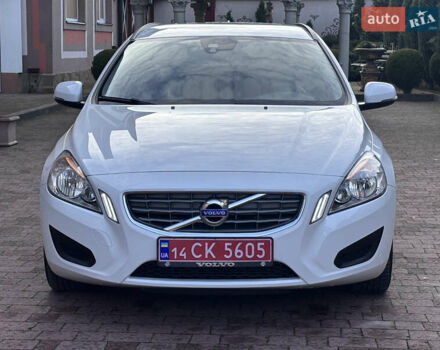 Белый Вольво B60, объемом двигателя 1.6 л и пробегом 242 тыс. км за 10850 $, фото 1 на Automoto.ua