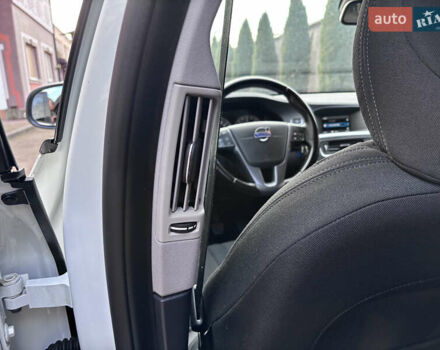 Белый Вольво B60, объемом двигателя 1.6 л и пробегом 242 тыс. км за 10850 $, фото 99 на Automoto.ua