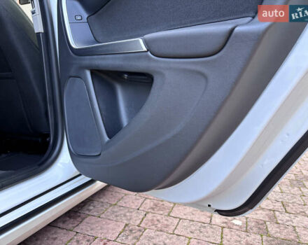 Белый Вольво B60, объемом двигателя 1.6 л и пробегом 242 тыс. км за 10850 $, фото 108 на Automoto.ua