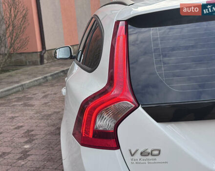 Белый Вольво B60, объемом двигателя 1.6 л и пробегом 242 тыс. км за 10850 $, фото 56 на Automoto.ua