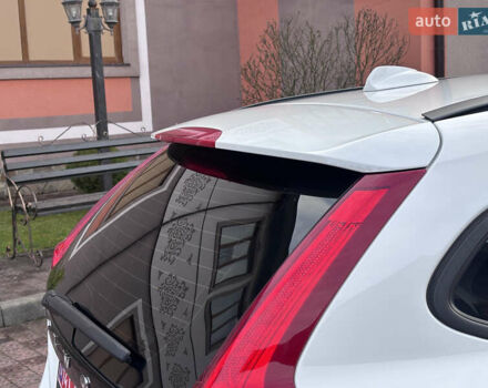 Белый Вольво B60, объемом двигателя 1.6 л и пробегом 242 тыс. км за 10850 $, фото 71 на Automoto.ua