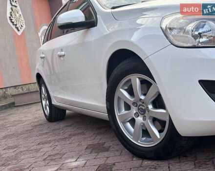 Белый Вольво B60, объемом двигателя 1.6 л и пробегом 242 тыс. км за 10850 $, фото 18 на Automoto.ua