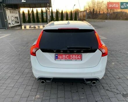 Белый Вольво B60, объемом двигателя 1.98 л и пробегом 183 тыс. км за 12900 $, фото 7 на Automoto.ua