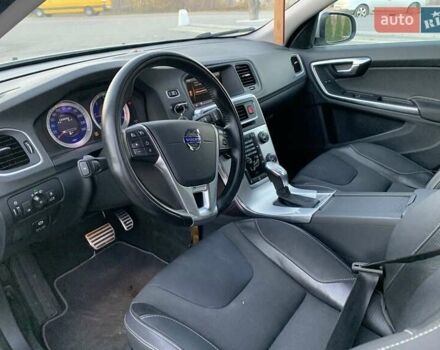 Белый Вольво B60, объемом двигателя 1.98 л и пробегом 183 тыс. км за 12900 $, фото 18 на Automoto.ua