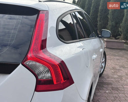 Белый Вольво B60, объемом двигателя 1.6 л и пробегом 242 тыс. км за 10850 $, фото 72 на Automoto.ua