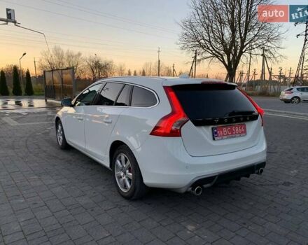 Белый Вольво B60, объемом двигателя 1.98 л и пробегом 183 тыс. км за 12900 $, фото 11 на Automoto.ua