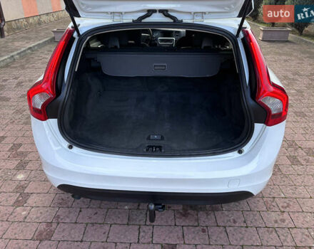 Белый Вольво B60, объемом двигателя 1.6 л и пробегом 242 тыс. км за 10850 $, фото 147 на Automoto.ua