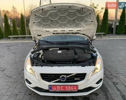 Белый Вольво B60, объемом двигателя 1.98 л и пробегом 183 тыс. км за 12900 $, фото 34 на Automoto.ua