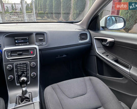 Белый Вольво B60, объемом двигателя 1.6 л и пробегом 242 тыс. км за 10850 $, фото 125 на Automoto.ua