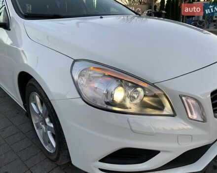 Белый Вольво B60, объемом двигателя 1.98 л и пробегом 183 тыс. км за 12900 $, фото 5 на Automoto.ua