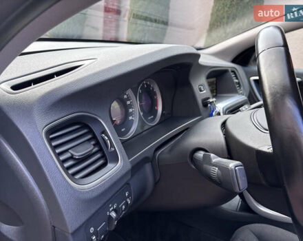 Белый Вольво B60, объемом двигателя 1.6 л и пробегом 242 тыс. км за 10850 $, фото 129 на Automoto.ua