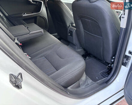 Белый Вольво B60, объемом двигателя 1.6 л и пробегом 242 тыс. км за 10850 $, фото 100 на Automoto.ua